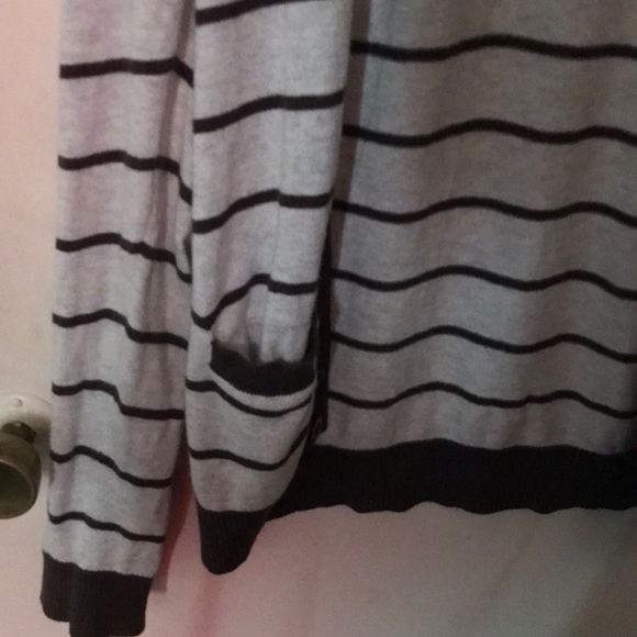 men's white and green cardigan - Picture 3 of 3